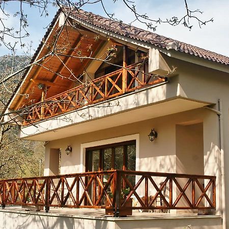 Chalet Coquelicot Калаврита Экстерьер фото